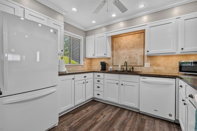 Lake Hamilton living has never been easier! Welcome to the gated - photo 10