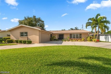 Welcome to this beautifully maintained, NO FLOOD ZONE, two-owner - photo 2
