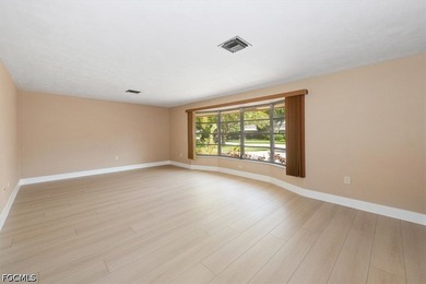 Welcome to this beautifully maintained, NO FLOOD ZONE, two-owner - photo 5