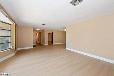 Welcome to this beautifully maintained, NO FLOOD ZONE, two-owner - photo 6