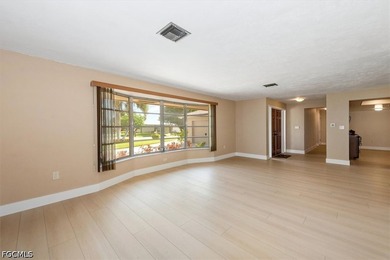 Welcome to this beautifully maintained, NO FLOOD ZONE, two-owner - photo 7