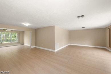 Welcome to this beautifully maintained, NO FLOOD ZONE, two-owner - photo 9