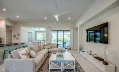 Turnkey pool home with western rear exposure, offering stunning - photo 4