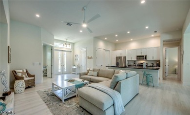 Turnkey pool home with western rear exposure, offering stunning - photo 7