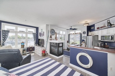 What a view! Light, bright and right on the water! This studio - photo 4