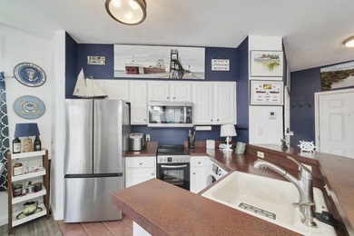 What a view! Light, bright and right on the water! This studio - photo 10