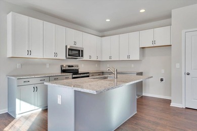 Discover easy, modern living in King's Pointe, Fairlawn's newest - photo 10
