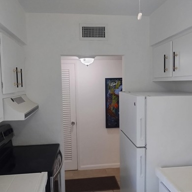 Welcome to this charming two-bedroom, two-bathroom condominium - photo 6