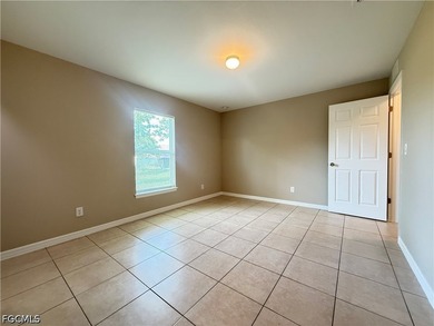 Welcome to this beautifully maintained and move-in ready - photo 7