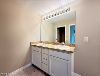 Welcome to this beautifully maintained and move-in ready - photo 9