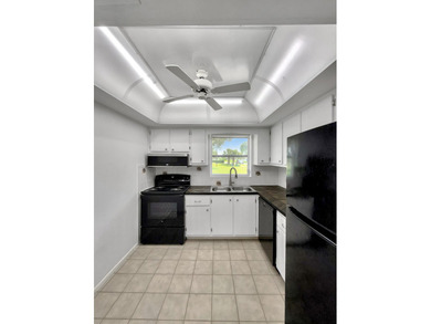 Beautifully updated 2BR/1BA condo in 55+ Cresthaven Villas. This - photo 2
