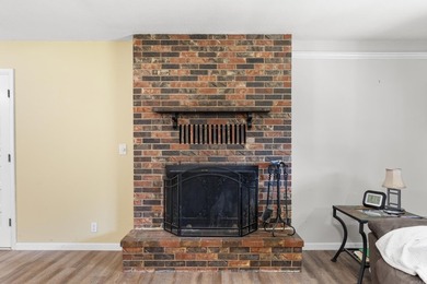 Conveniently located in the heart of Mountain Home this home - photo 7