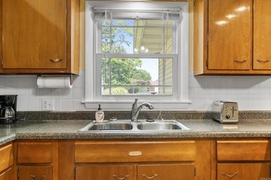 Conveniently located in the heart of Mountain Home this home - photo 10