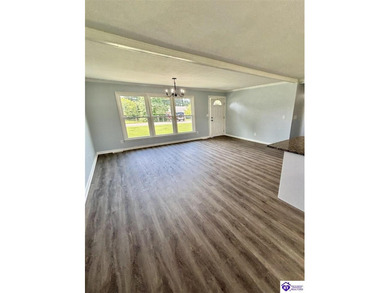 BEAUTIFULLY UPDATED! Welcome to 904 Maplewood Dr., perfectly - photo 11