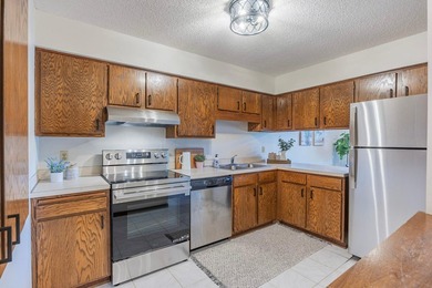 Charming 2 Bed, 2 Bath End-Unit Condo in Prime Bloomington - photo 11