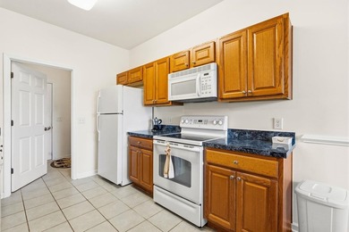 Welcome to life in The Lakes At Plantation Pines! This 3-bedroom - photo 12
