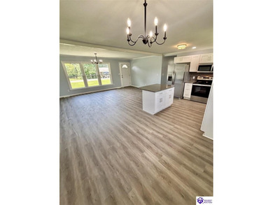 BEAUTIFULLY UPDATED! Welcome to 904 Maplewood Dr., perfectly - photo 12