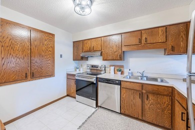 Charming 2 Bed, 2 Bath End-Unit Condo in Prime Bloomington - photo 12