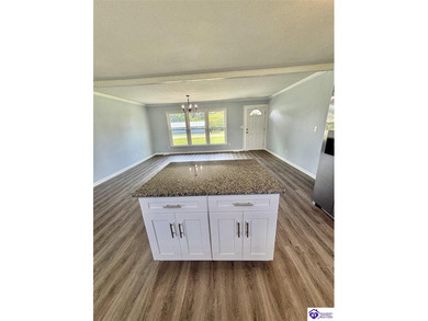 BEAUTIFULLY UPDATED! Welcome to 904 Maplewood Dr., perfectly - photo 13
