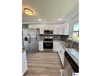 BEAUTIFULLY UPDATED! Welcome to 904 Maplewood Dr., perfectly - photo 14