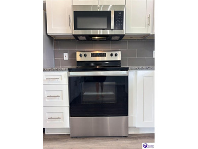BEAUTIFULLY UPDATED! Welcome to 904 Maplewood Dr., perfectly - photo 21