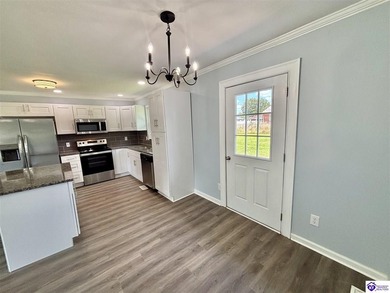 BEAUTIFULLY UPDATED! Welcome to 904 Maplewood Dr., perfectly - photo 27