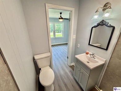 BEAUTIFULLY UPDATED! Welcome to 904 Maplewood Dr., perfectly - photo 33