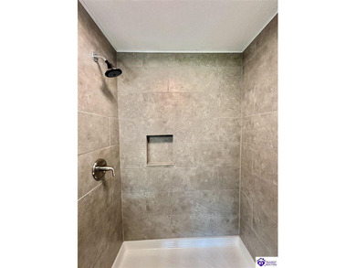 BEAUTIFULLY UPDATED! Welcome to 904 Maplewood Dr., perfectly - photo 34