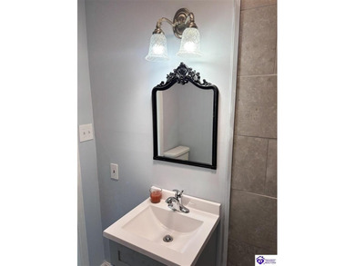BEAUTIFULLY UPDATED! Welcome to 904 Maplewood Dr., perfectly - photo 36