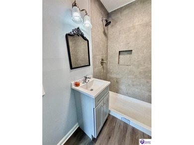 BEAUTIFULLY UPDATED! Welcome to 904 Maplewood Dr., perfectly - photo 38