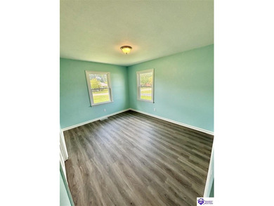 BEAUTIFULLY UPDATED! Welcome to 904 Maplewood Dr., perfectly - photo 40