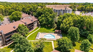 Charming 2 Bed, 2 Bath End-Unit Condo in Prime Bloomington - photo 45