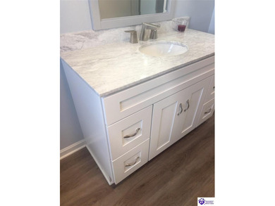 BEAUTIFULLY UPDATED! Welcome to 904 Maplewood Dr., perfectly - photo 46
