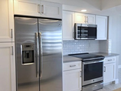 Beautiful 2BR / 2BA unit features a timeless, cool coastal style - photo 6