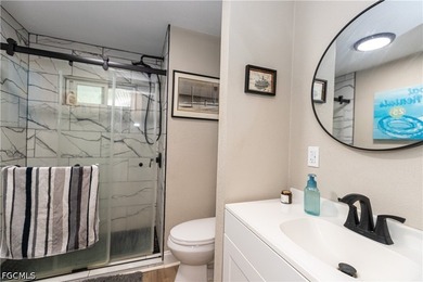 Beautifully remodeled 2-bedroom, 1-bath Manufactured home - photo 6