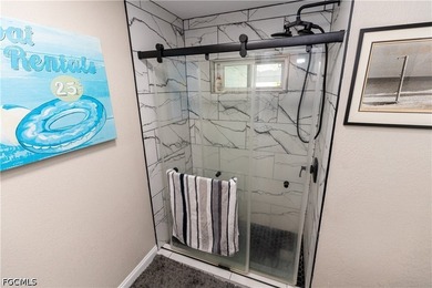 Beautifully remodeled 2-bedroom, 1-bath Manufactured home - photo 7