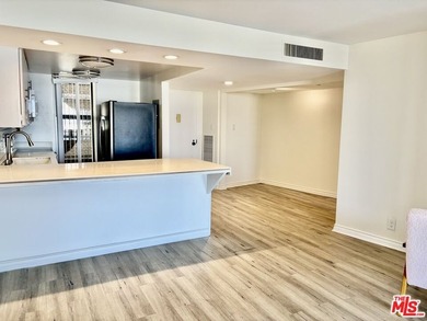 Spacious 1 bedroom, 1 bath condo with fabulous harbor view. This - photo 5
