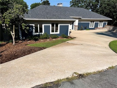 Lake Windsor Home For Sale in Bella Vista Arkansas