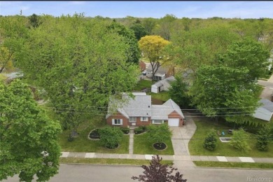 Lake Home For Sale in Pontiac, Michigan