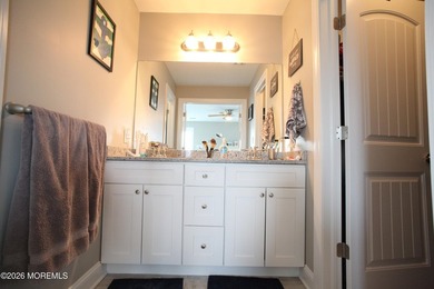 Like New Beautiful Home move in ready condition. Recently Built - photo 11