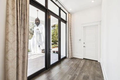 Rarely available and meticulously maintained, this sophisticated - photo 12