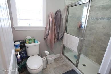 Like New Beautiful Home move in ready condition. Recently Built - photo 12