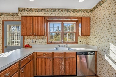 Welcome home to this inviting Colonial-style 4-bedroom oasis in - photo 13
