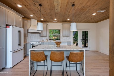 Experience luxury mountain living in this brand-new custom cabin - photo 14