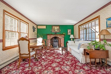 Welcome home to this inviting Colonial-style 4-bedroom oasis in - photo 14