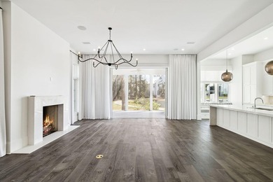 Rarely available and meticulously maintained, this sophisticated - photo 16