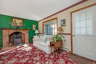 Welcome home to this inviting Colonial-style 4-bedroom oasis in - photo 16
