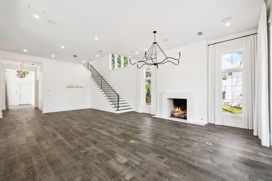 Rarely available and meticulously maintained, this sophisticated - photo 18
