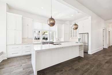 Rarely available and meticulously maintained, this sophisticated - photo 25