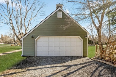 Welcome home to this inviting Colonial-style 4-bedroom oasis in - photo 26